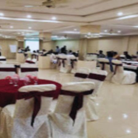 Hotel Day In Emporium Lahore Buitenkant foto