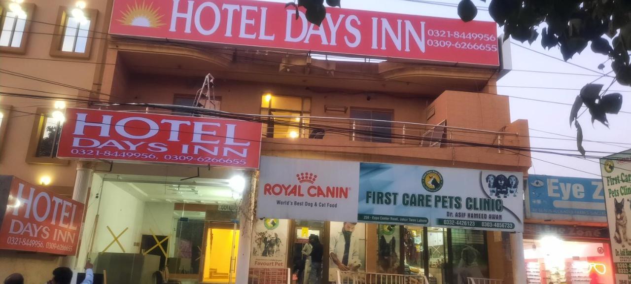 Hotel Day In Emporium Lahore Buitenkant foto