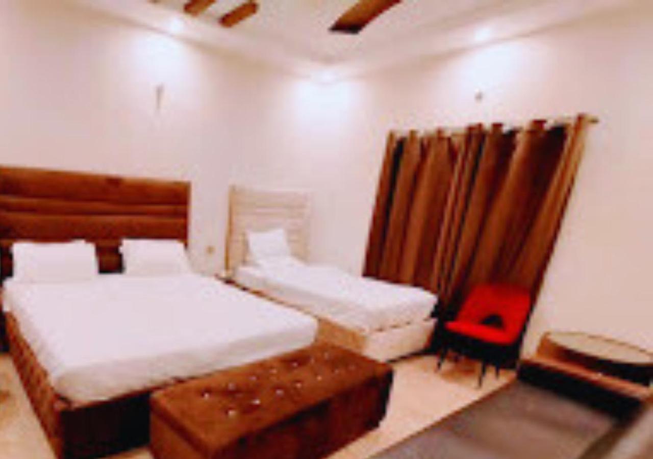 Hotel Day In Emporium Lahore Buitenkant foto