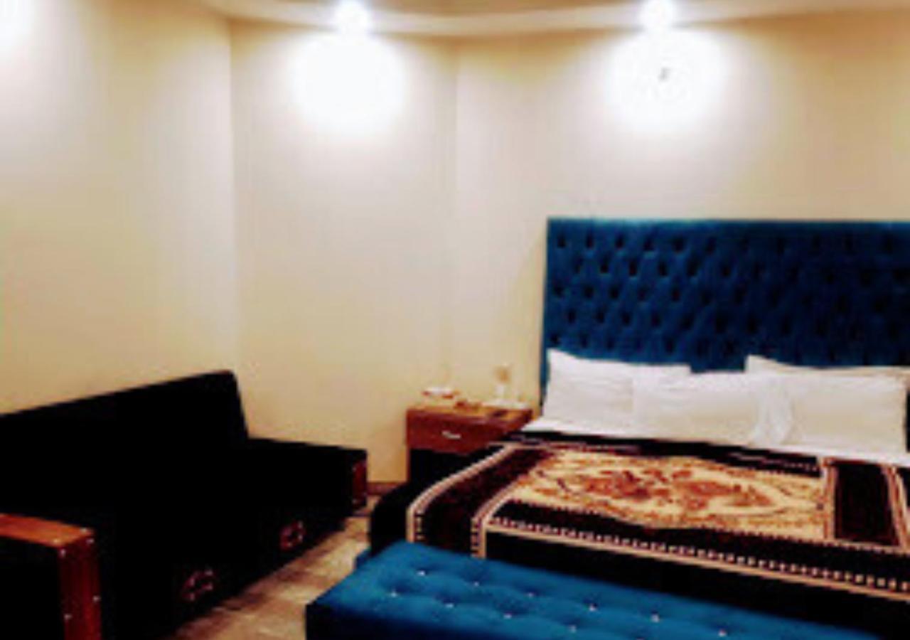 Hotel Day In Emporium Lahore Buitenkant foto