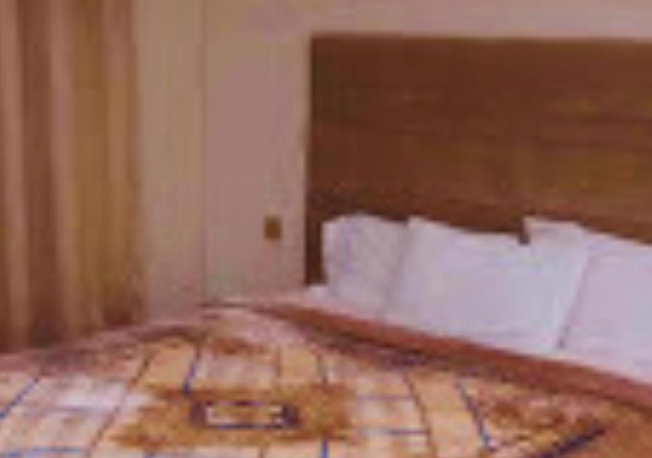 Hotel Day In Emporium Lahore Buitenkant foto