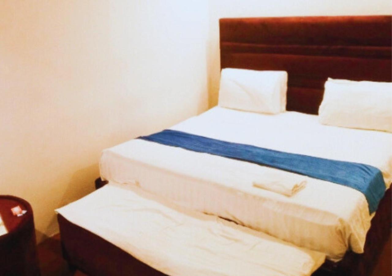 Hotel Day In Emporium Lahore Buitenkant foto